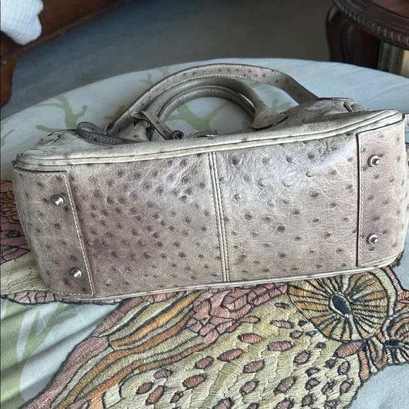 Vintage Dooney & Bourke ostrich-embossed leather shoulder handbag grayish/beige - Picture 6 of 11